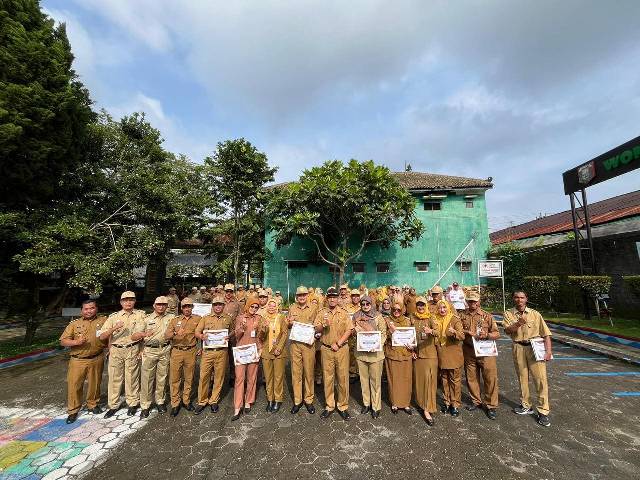 PEMBERIAN PIAGAM PENGHARGAAN UNTUK PERAIH KINERJA TERBAIK CAPAIAN PBB 2025